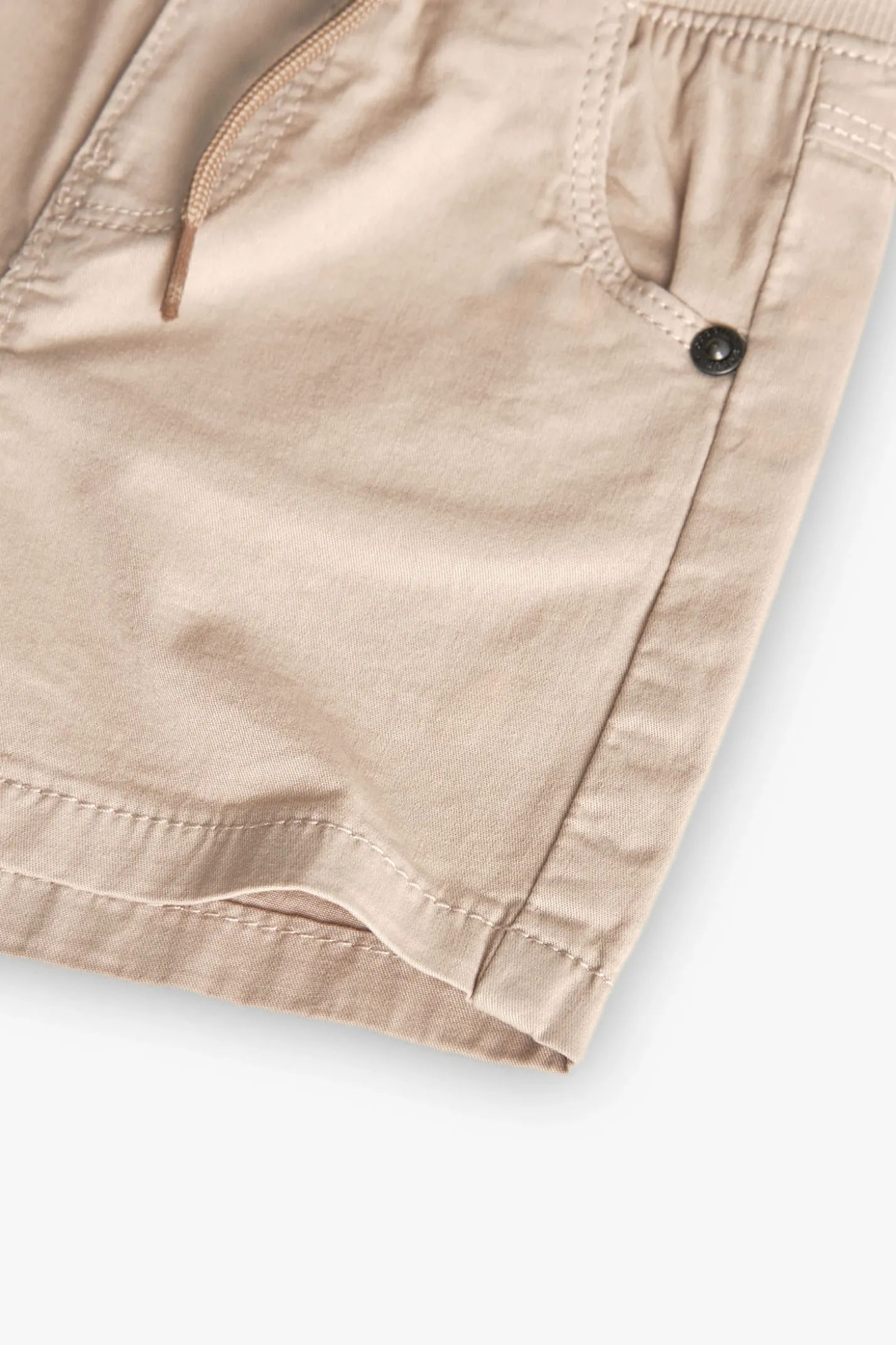 Bermuda in gabardina elasticizzata per neonato di colore beige
