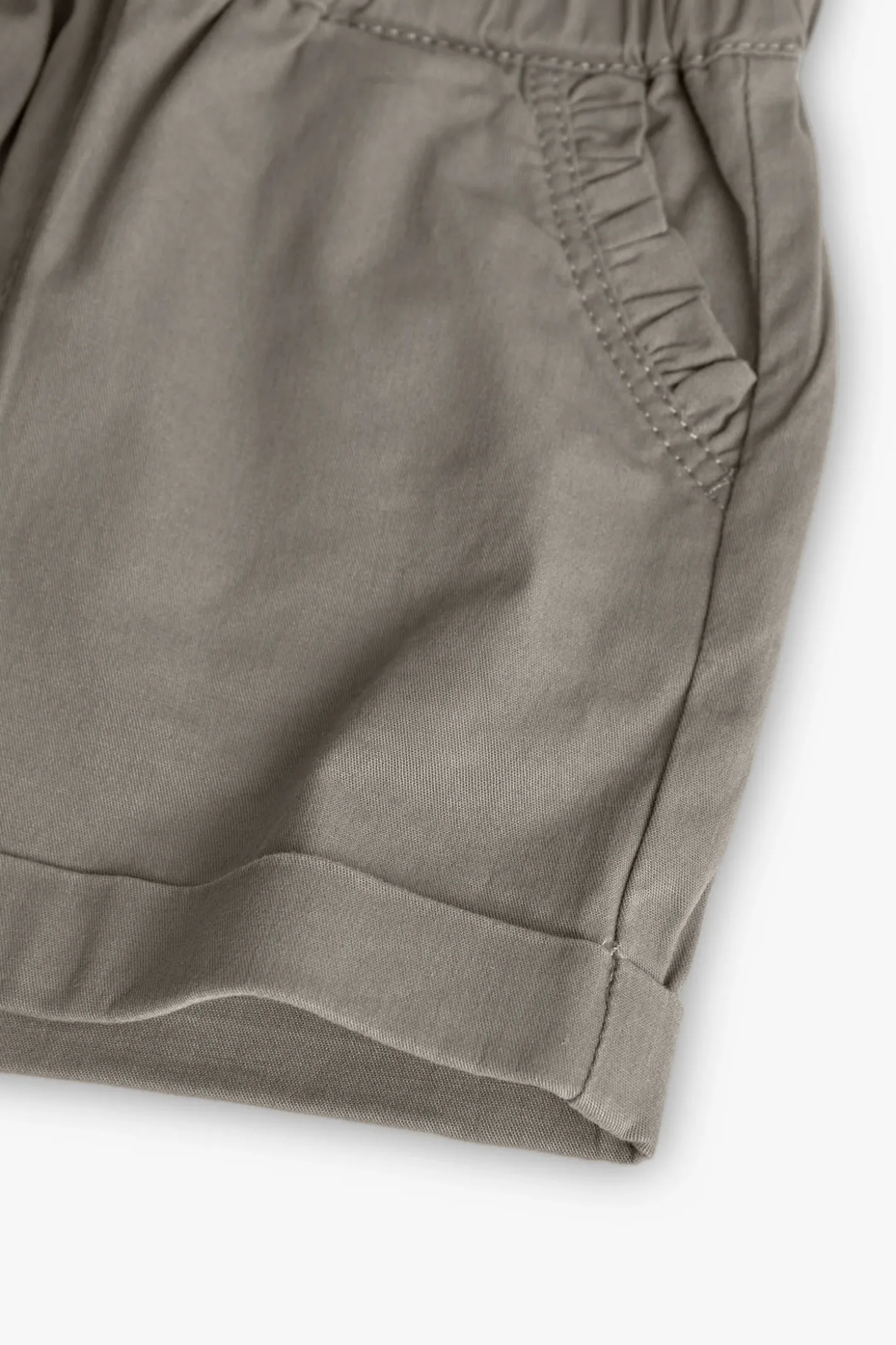 Bermuda in gabardina per bambina in colore marrone