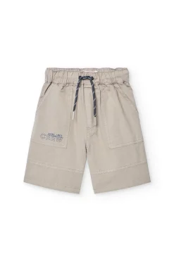 Bermuda in maglia per bambino di colore marrone.