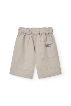 Bermuda in maglia per bambino di colore marrone.