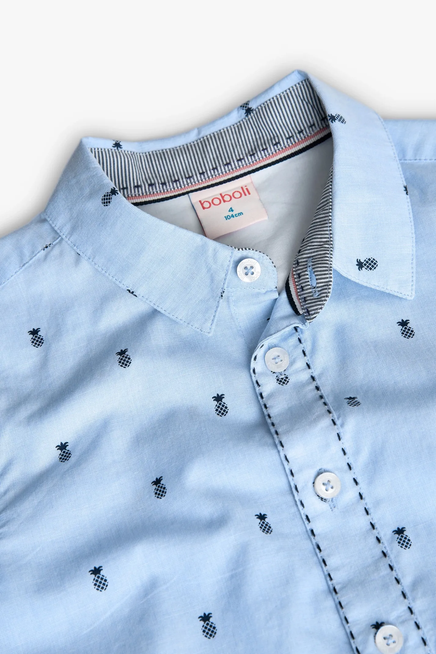 Camicia fil a fil per bambino con stampa in colore azzurro chiaro