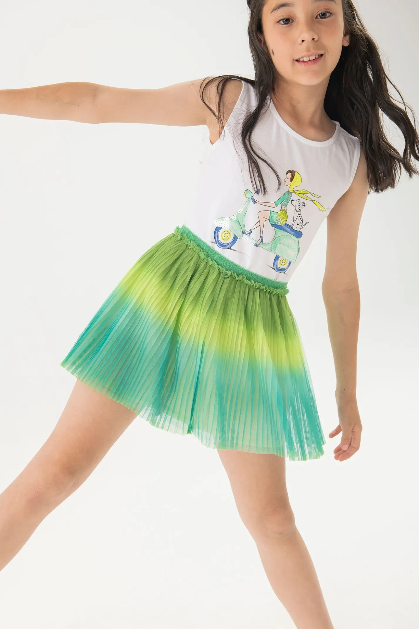 Canottiera a maglia per bambina di colore bianco.