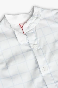 Completo di camicia a maglia per neonato di colore azzurro chiaro con motivo a quadri.