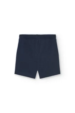 Completo di maglietta e pantaloncini in maglia per bambino in colore bianco.