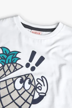 Completo in maglia con maglietta per bambino di colore bianco e bermuda di colore grigio.