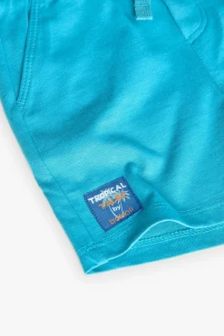 Completo in maglia per neonato di colore bianco con stampa e pantaloncini di colore blu.