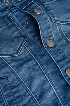 Giubbino denim in maglia per neonato di colore blu con cappuccio.