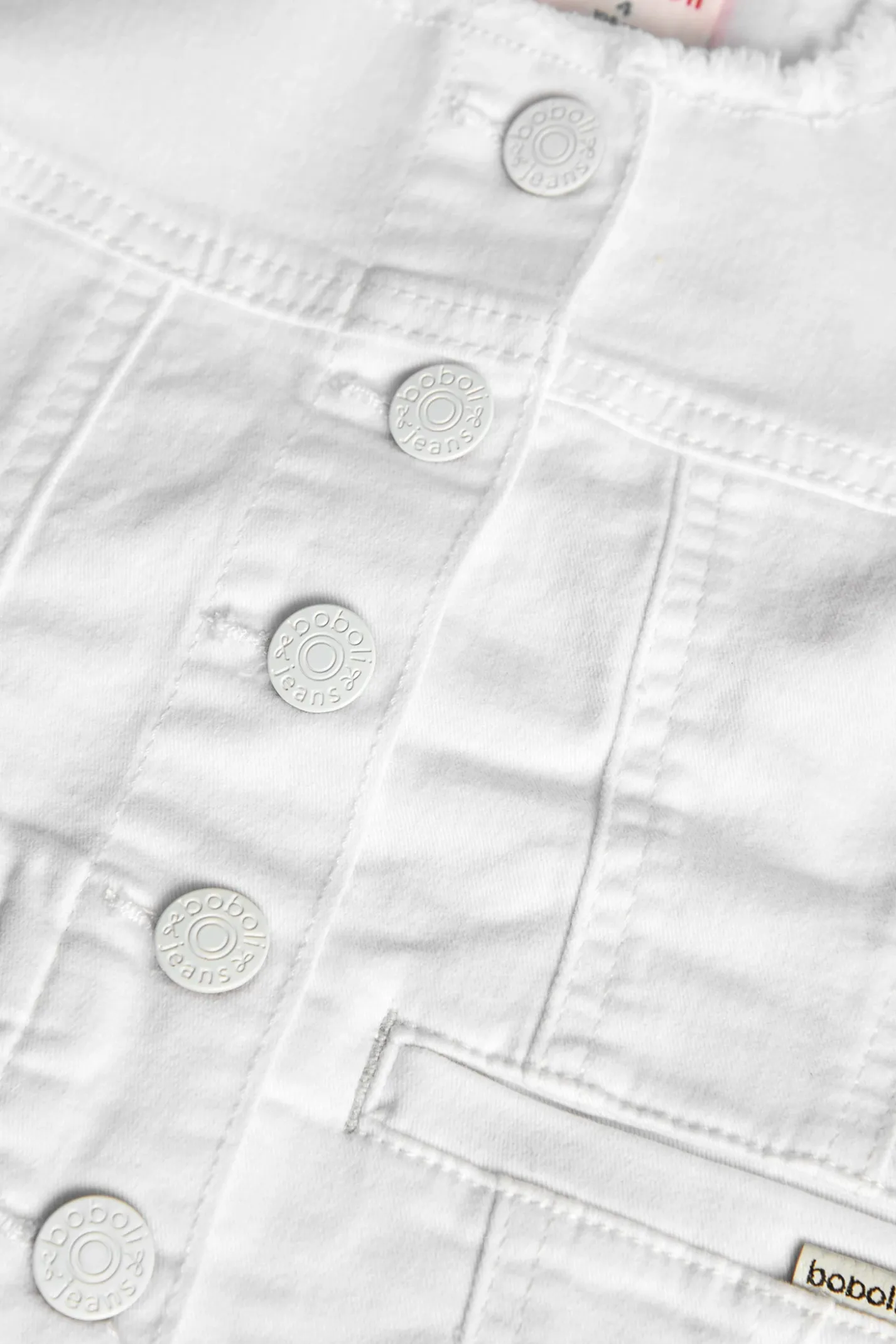 Giubbotto in tessuto elastico per bambina di colore bianco.