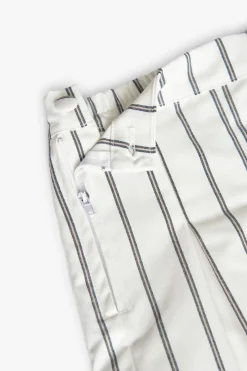 Gonna-pantaloncino in maglia per bambina con righe in bianco e nero.