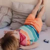 Maglietta a maglia per bambino con stampa multicolore