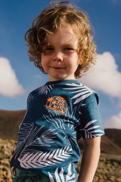 Maglietta in maglia per bambino di colore blu con design tropicale.