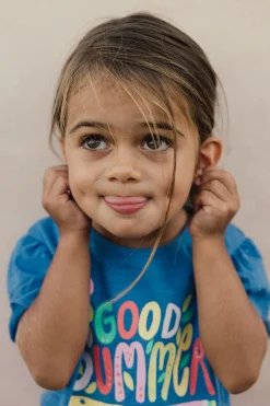 Maglietta in maglia per bambina di colore blu.