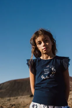 Maglietta lavorata a maglia per bambina con stampa floreale in colore blu navy.
