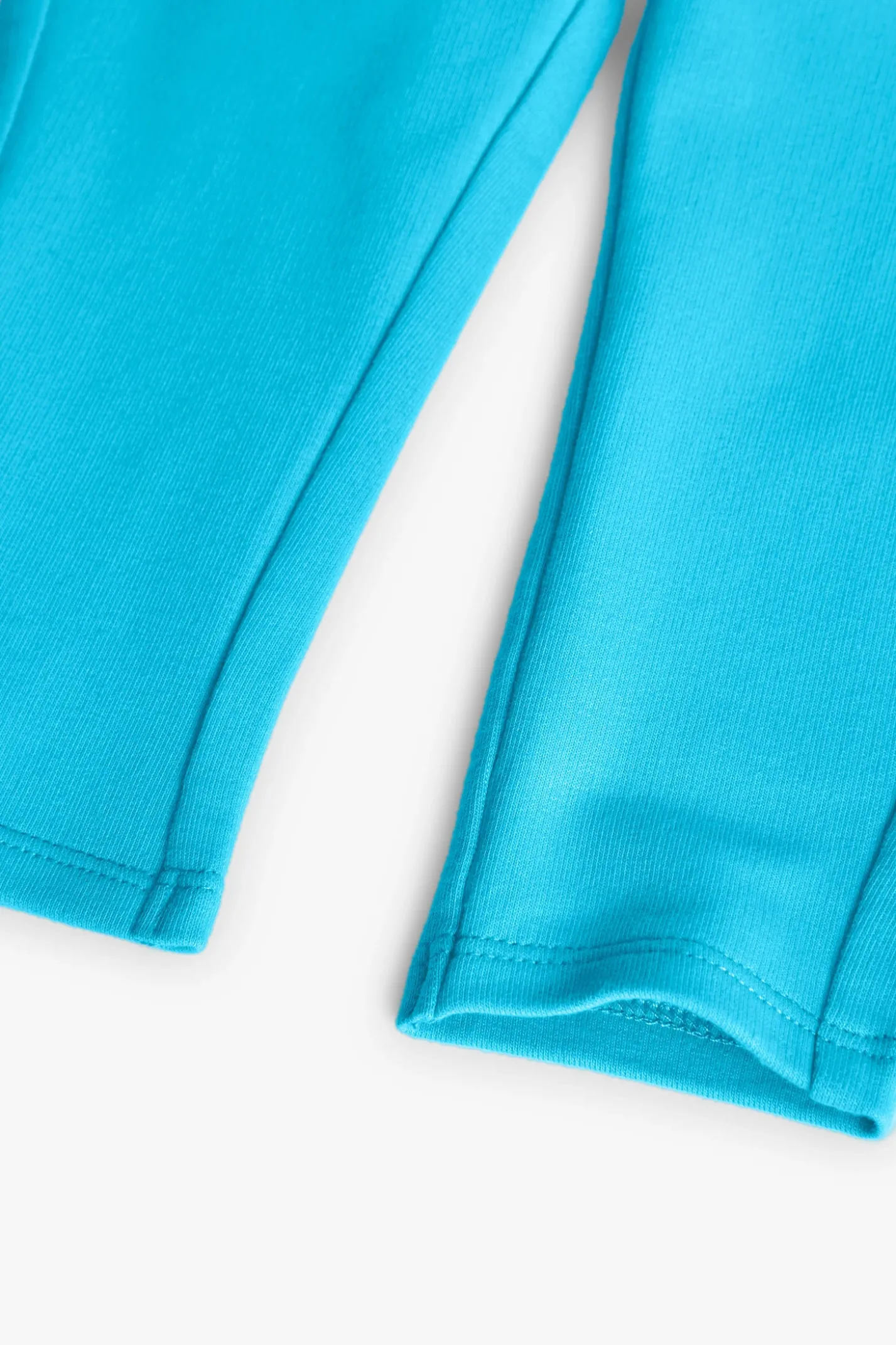 Pantalone di felpa per bambina in colore blu.