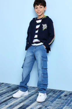 Pantaloni cargo in denim per bambino di colore blu.