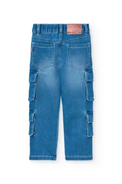 Pantaloni cargo in denim per bambino di colore blu.