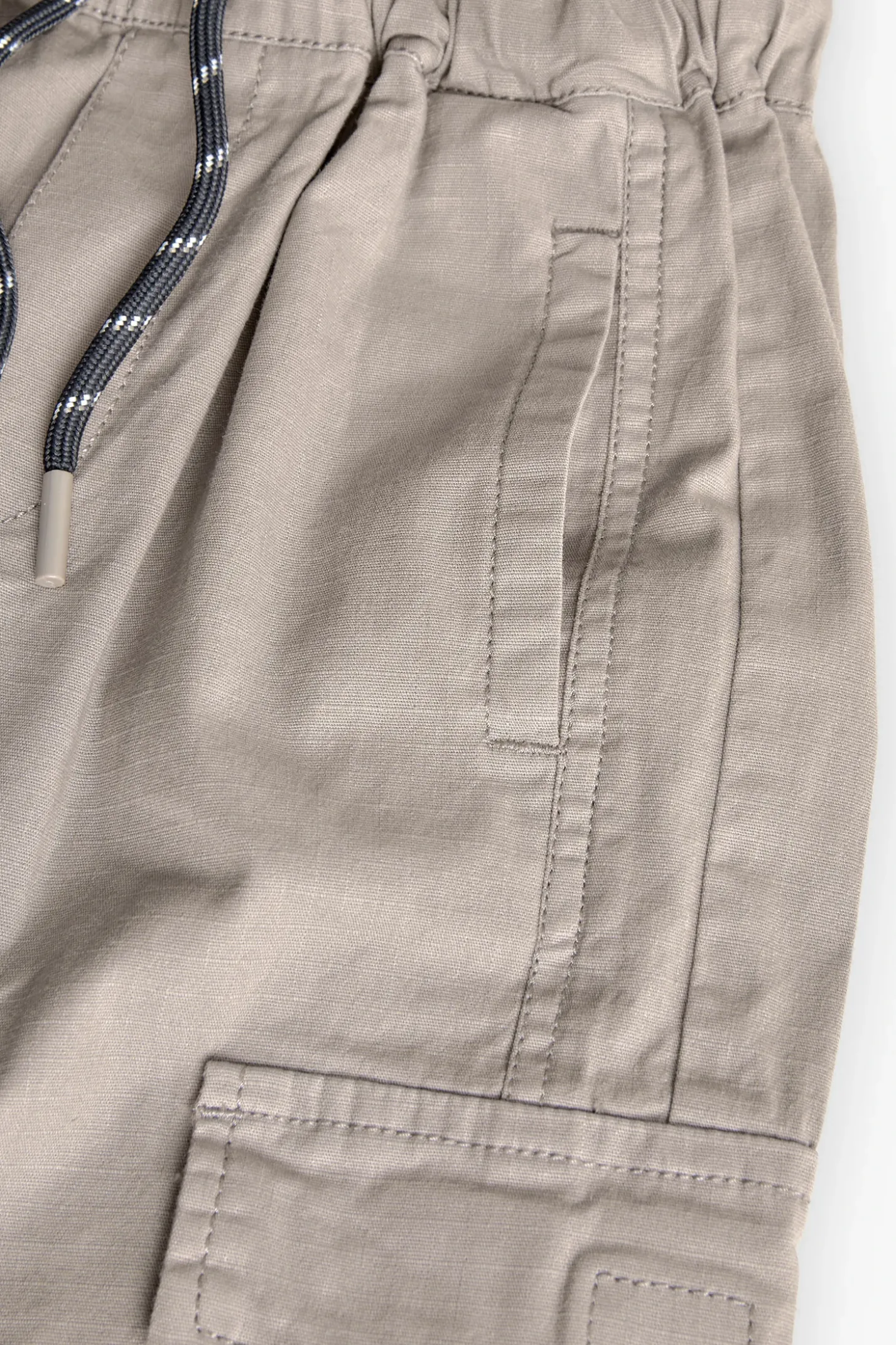 Pantaloni cargo per bambino di colore marrone