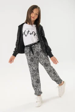 Pantaloni di maglia per bambina con stampa in bianco e nero.