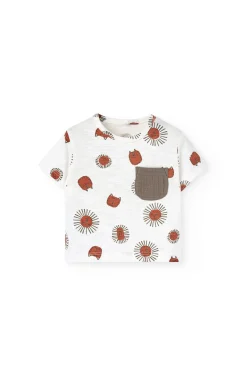 Set bambino in maglia con stampa di t-shirt e pantaloncini nei colori chiari e marroni.