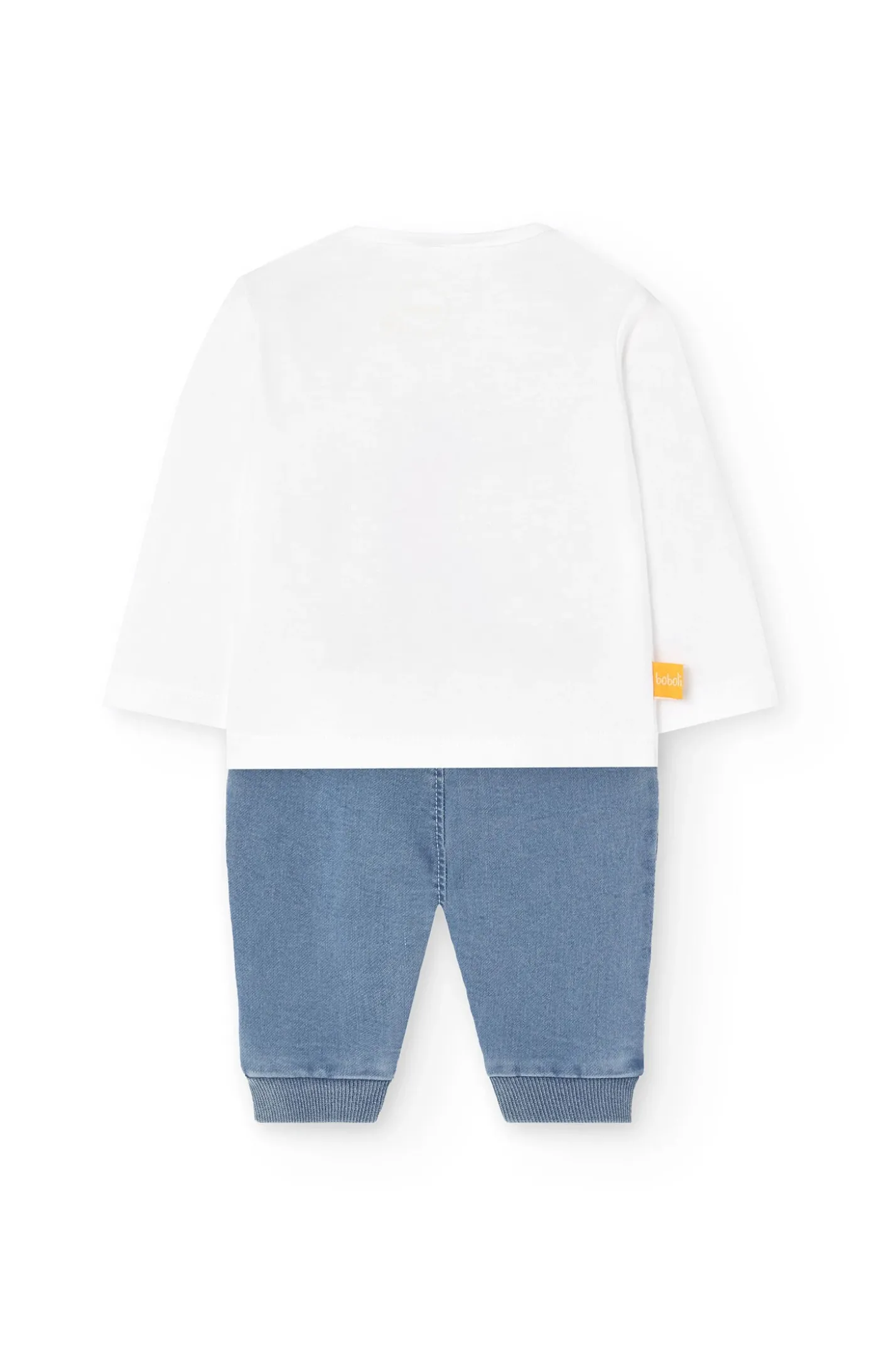 Set di maglietta e pantaloni in maglia per neonato di colore bianco.