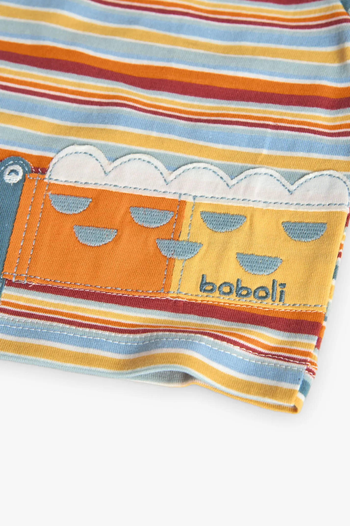 Set di maglietta in maglia per neonato di colore giallo con stampa a righe e coccodrillo.