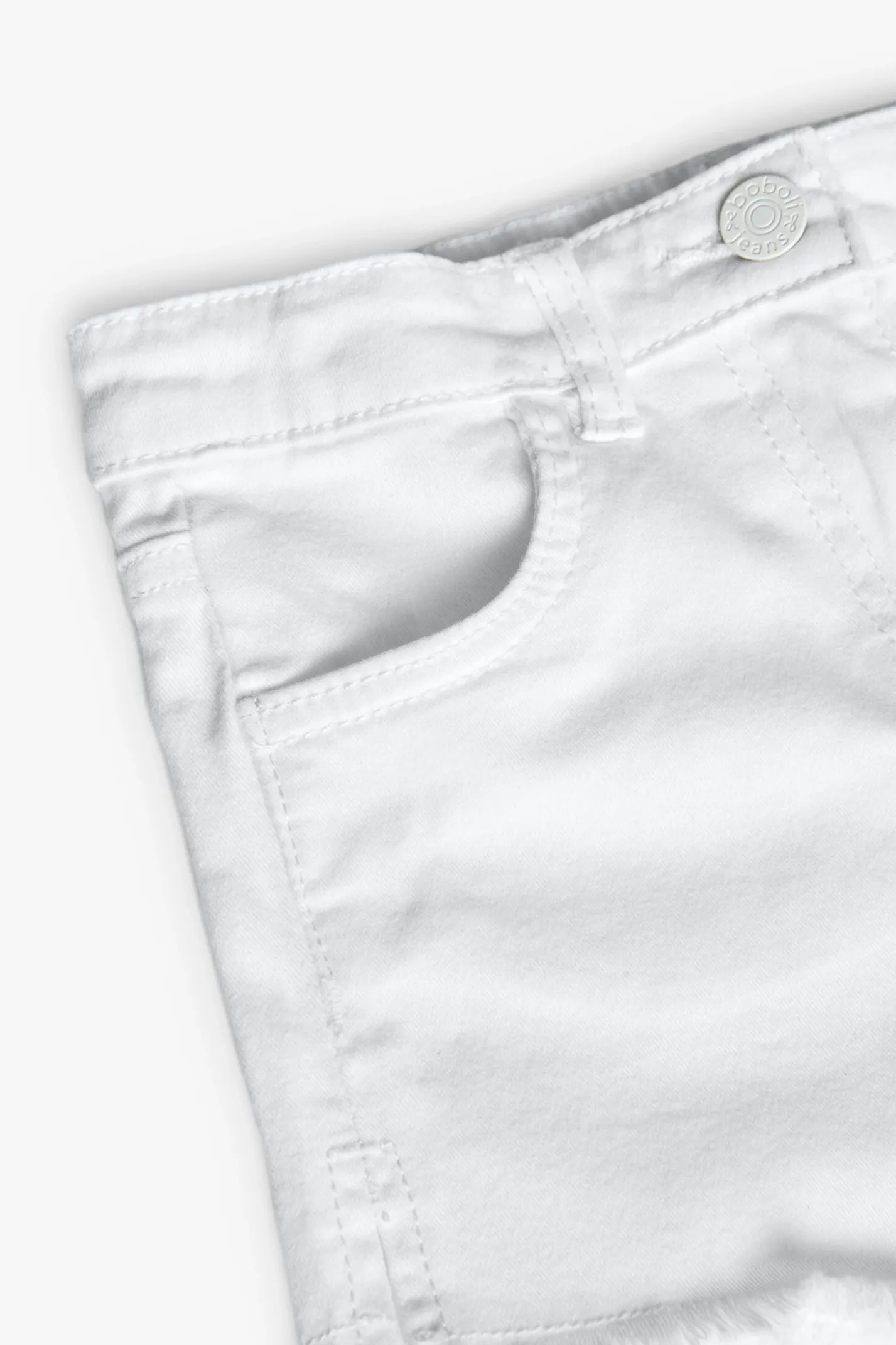 Short in tessuto di cotone elasticizzato per bambina di colore bianco.