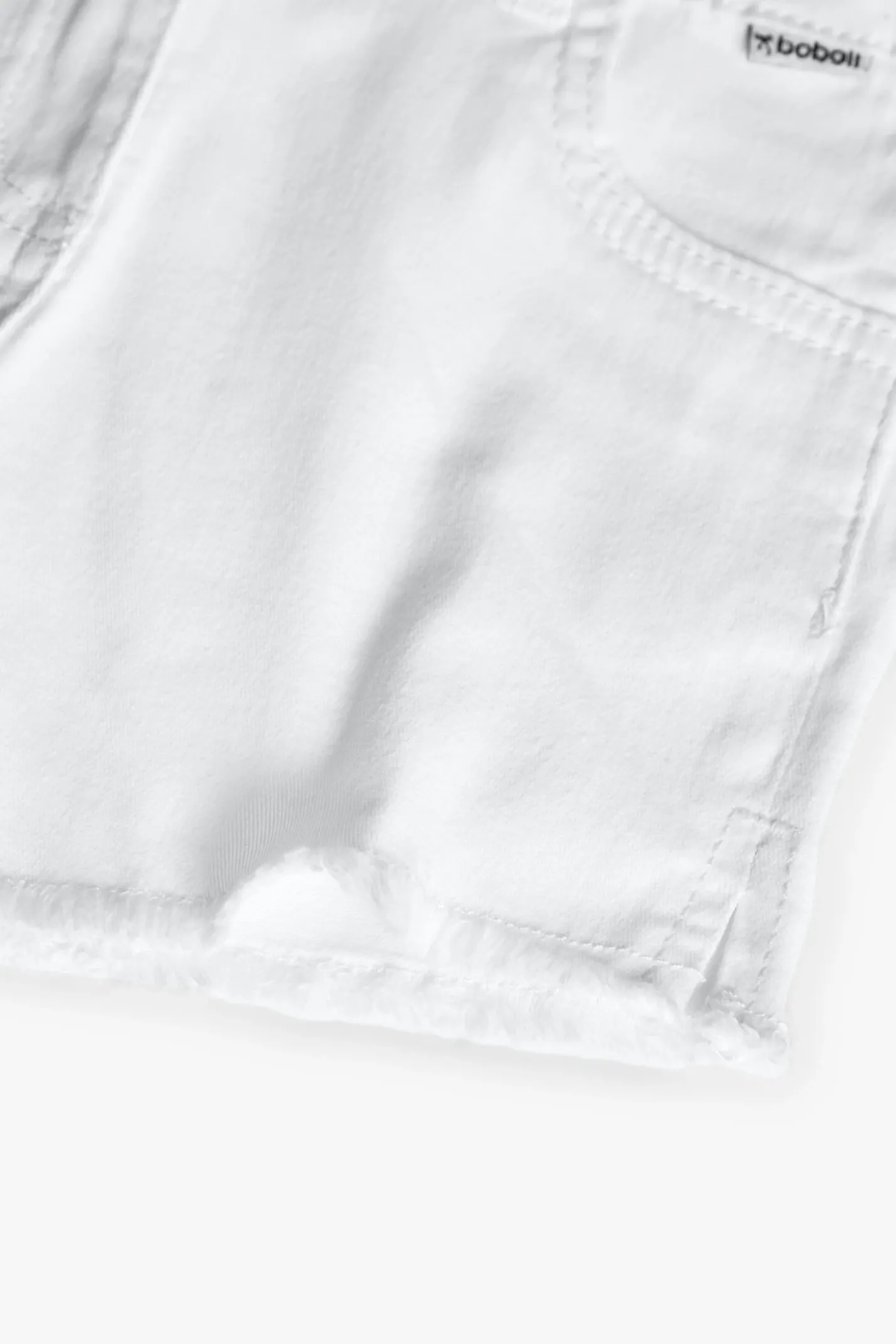 Short in tessuto di cotone elasticizzato per bambina di colore bianco.