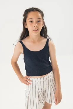 Top a maglia per bambina in colore blu marino.