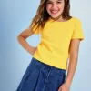 T-shirt basic in maglia per bambina di colore giallo.
