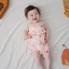 Tutina in maglia per neonata con stampa floreale in rosa.
