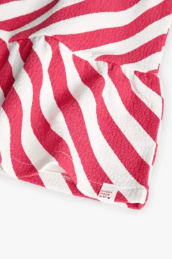 Vestito a maglia per bambina in colore rosso e bianco.