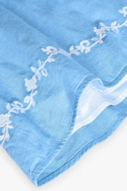 Vestito di lino per bambina in azzurro cielo.
