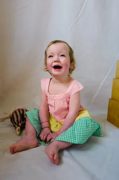 Vestito in popeline per bambina con design a quadri multicolore
