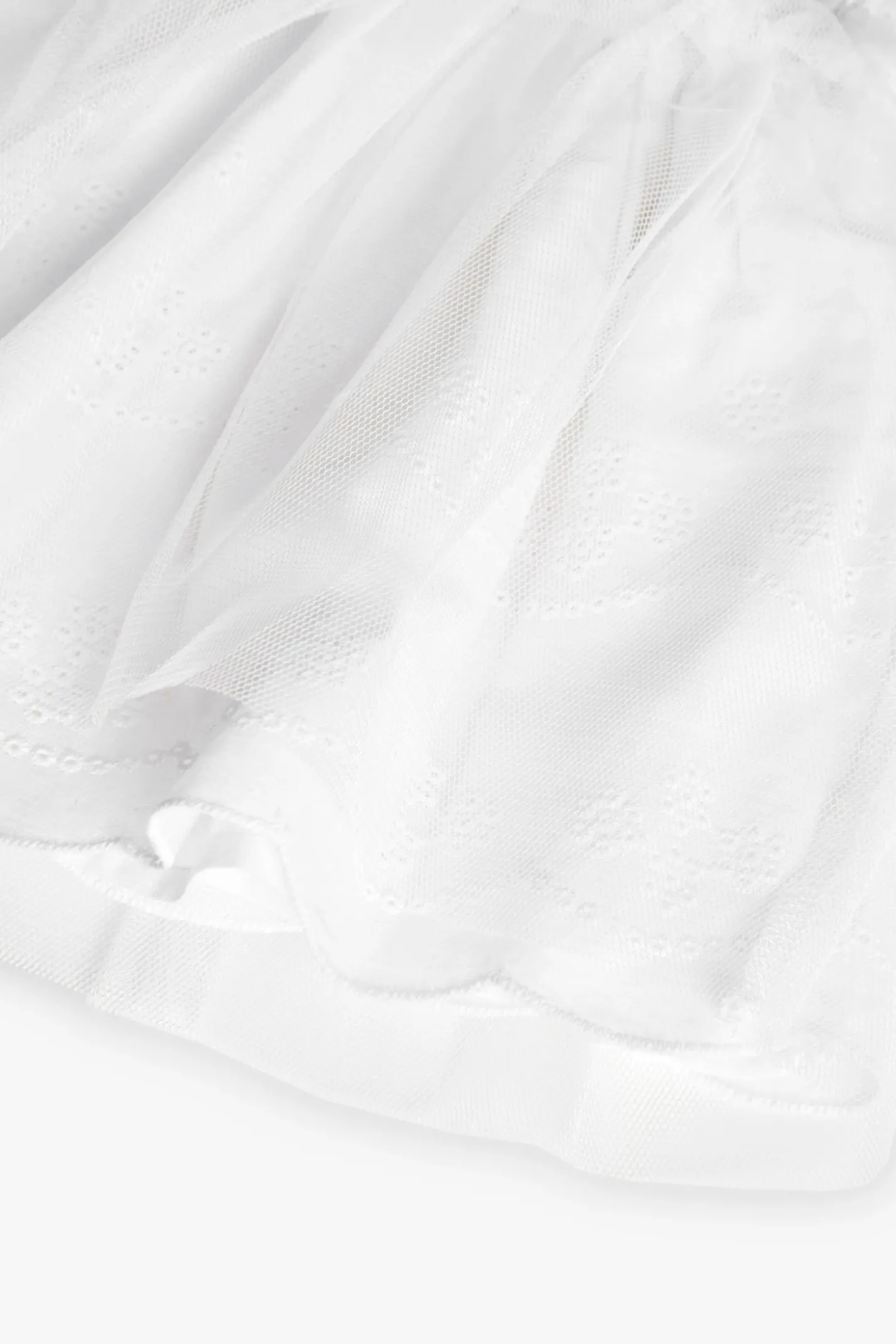 Vestito in popeline per neonata ricamato in colore bianco
