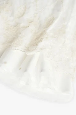 Vestito in tulle per bambina di colore bianco con ricamo