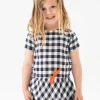 Vestito in viscosa per bambina con motivo a quadretti in colore navy.